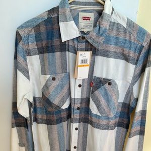 Levi Women’s NWT Flannel Plaid button down